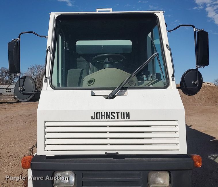 image for item DO3754 2004 Johnston 3000  street sweeper truck