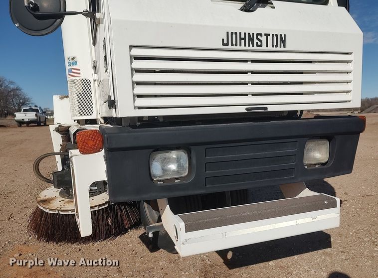 image for item DO3754 2004 Johnston 3000  street sweeper truck