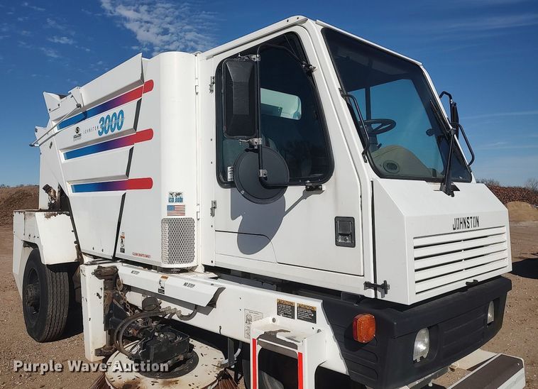 image for item DO3754 2004 Johnston 3000  street sweeper truck