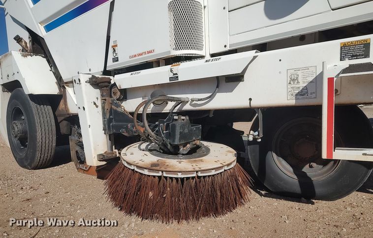 image for item DO3754 2004 Johnston 3000  street sweeper truck