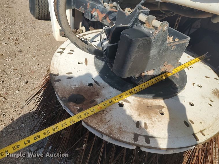 image for item DO3754 2004 Johnston 3000  street sweeper truck