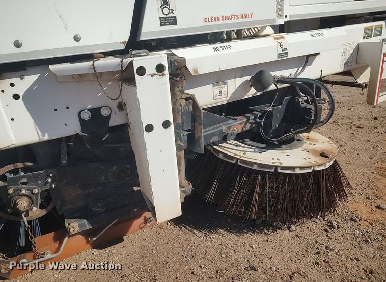 image for item DO3754 2004 Johnston 3000  street sweeper truck