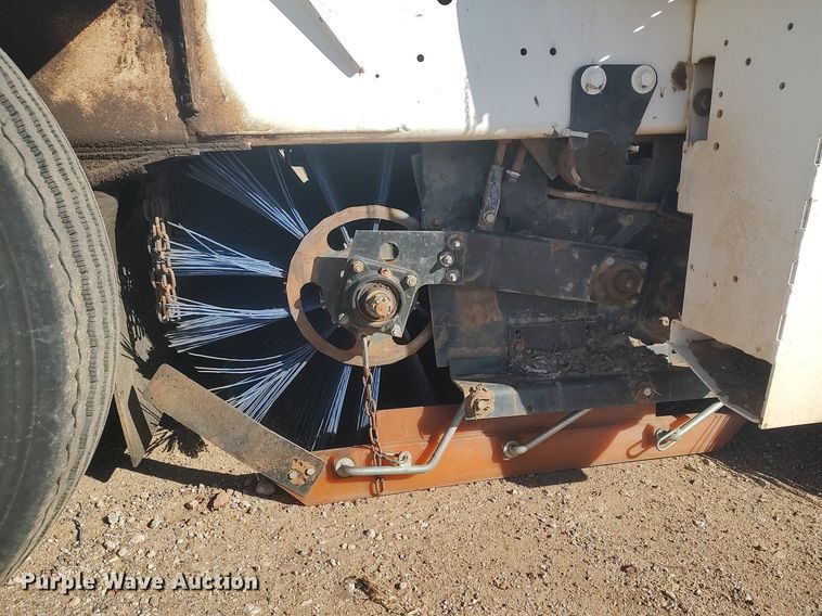 image for item DO3754 2004 Johnston 3000  street sweeper truck