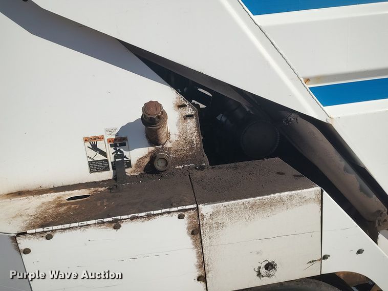 image for item DO3754 2004 Johnston 3000  street sweeper truck