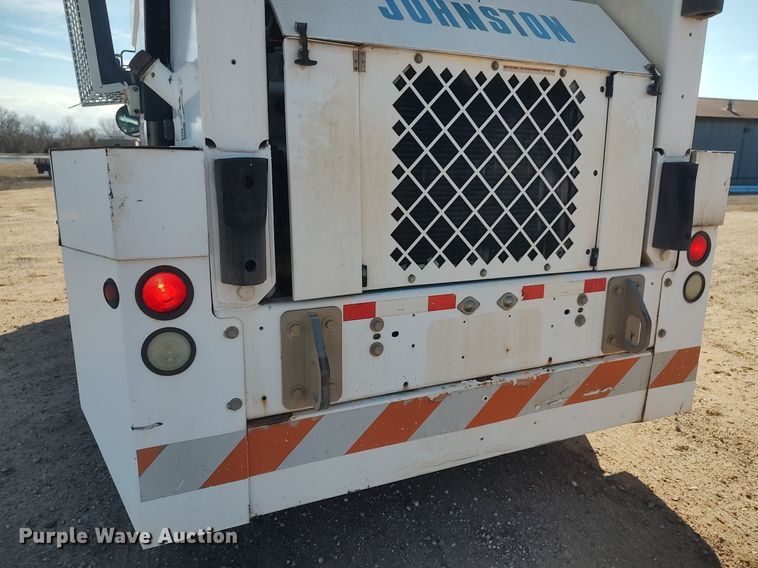 image for item DO3754 2004 Johnston 3000  street sweeper truck