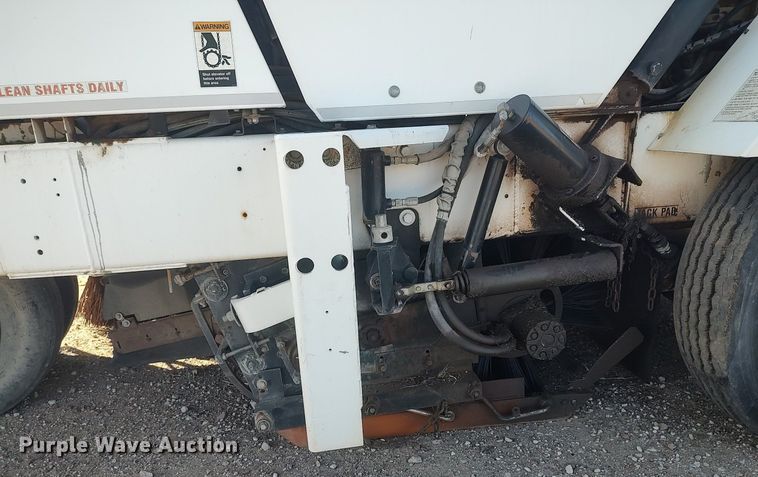 image for item DO3754 2004 Johnston 3000  street sweeper truck