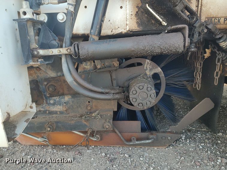 image for item DO3754 2004 Johnston 3000  street sweeper truck