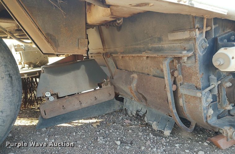 image for item DO3754 2004 Johnston 3000  street sweeper truck