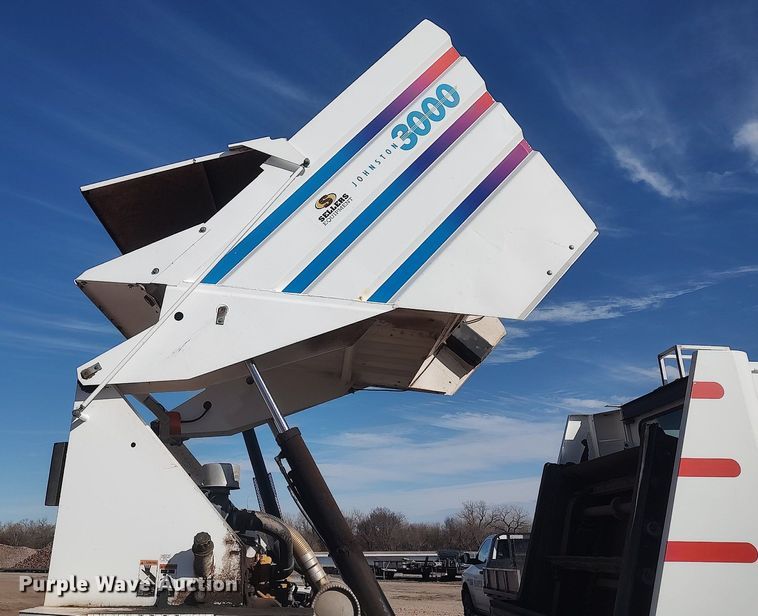 image for item DO3754 2004 Johnston 3000  street sweeper truck