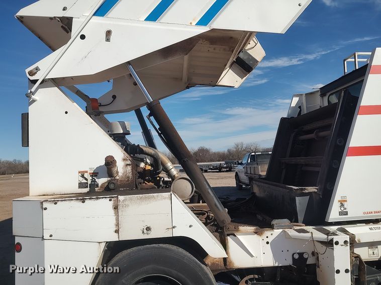 image for item DO3754 2004 Johnston 3000  street sweeper truck