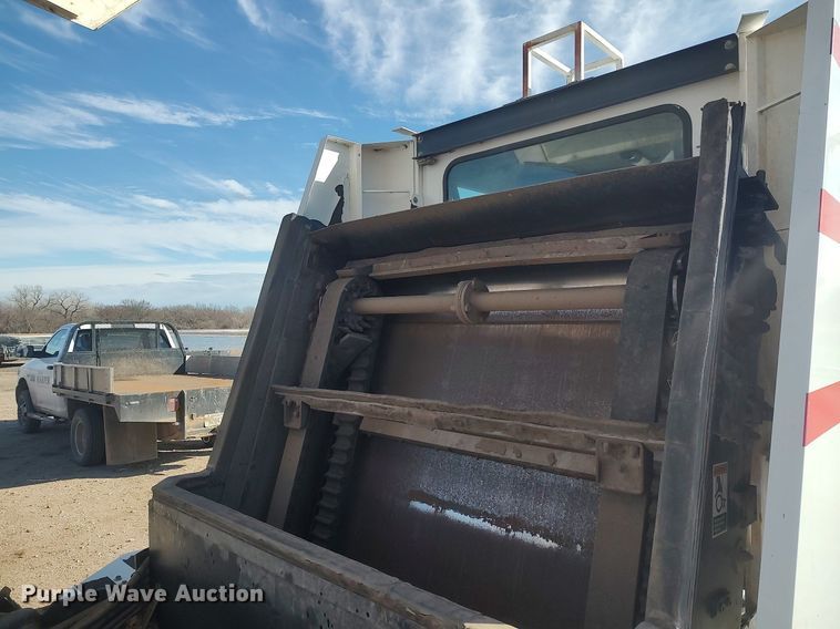 image for item DO3754 2004 Johnston 3000  street sweeper truck