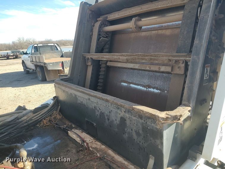 image for item DO3754 2004 Johnston 3000  street sweeper truck