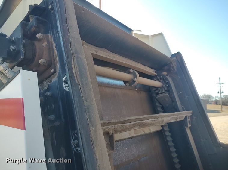 image for item DO3754 2004 Johnston 3000  street sweeper truck