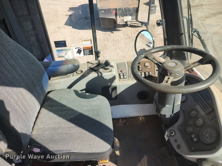 image for item DO3754 2004 Johnston 3000  street sweeper truck