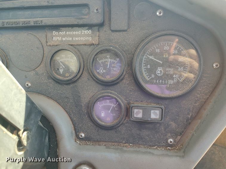 image for item DO3754 2004 Johnston 3000  street sweeper truck