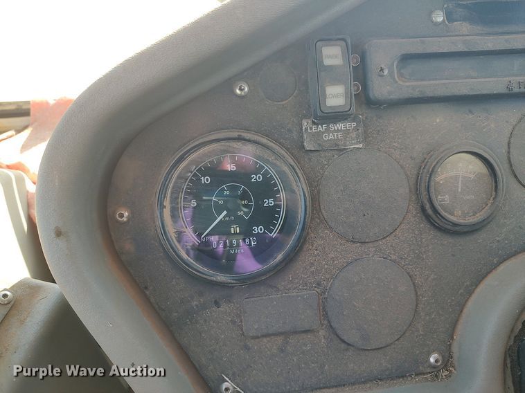 image for item DO3754 2004 Johnston 3000  street sweeper truck