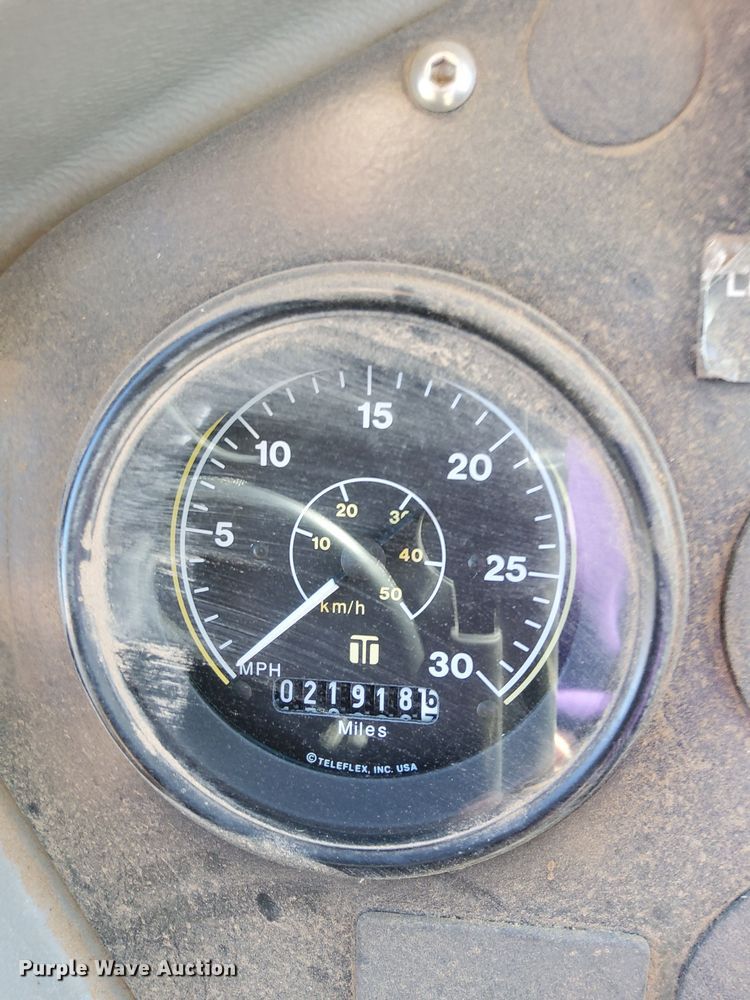 image for item DO3754 2004 Johnston 3000  street sweeper truck