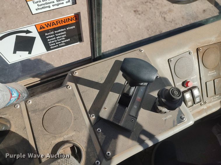 image for item DO3754 2004 Johnston 3000  street sweeper truck