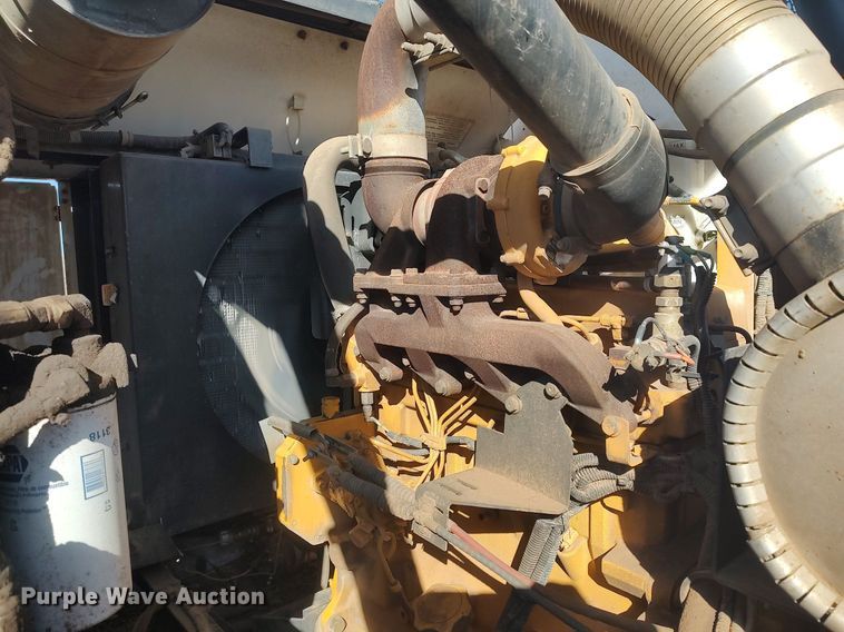 image for item DO3754 2004 Johnston 3000  street sweeper truck