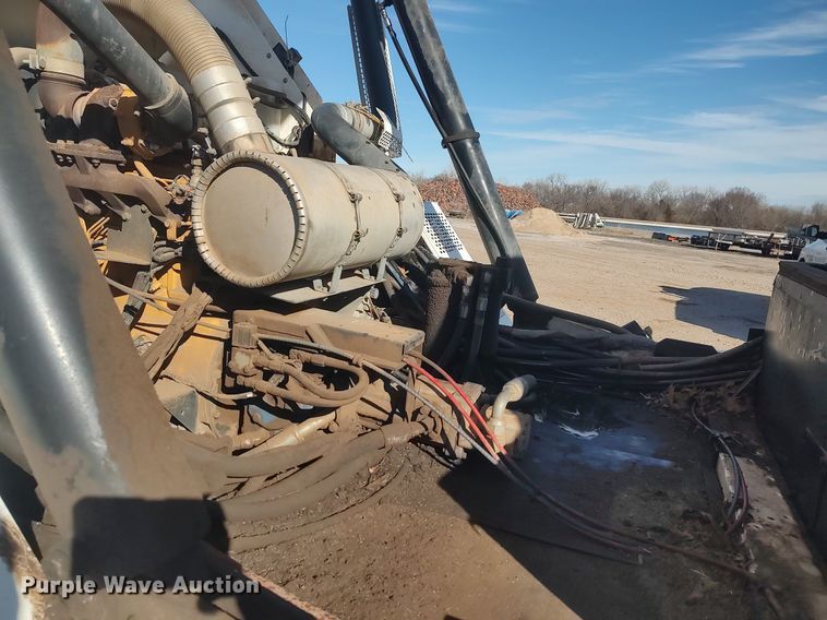 image for item DO3754 2004 Johnston 3000  street sweeper truck