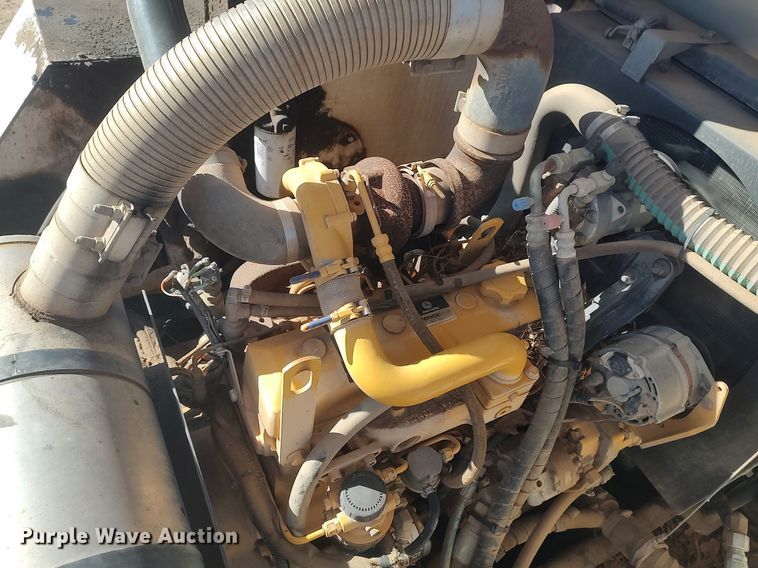 image for item DO3754 2004 Johnston 3000  street sweeper truck