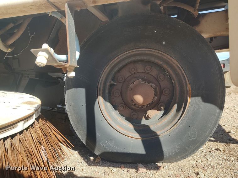 image for item DO3754 2004 Johnston 3000  street sweeper truck