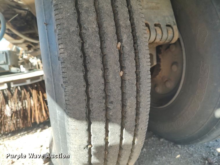 image for item DO3754 2004 Johnston 3000  street sweeper truck