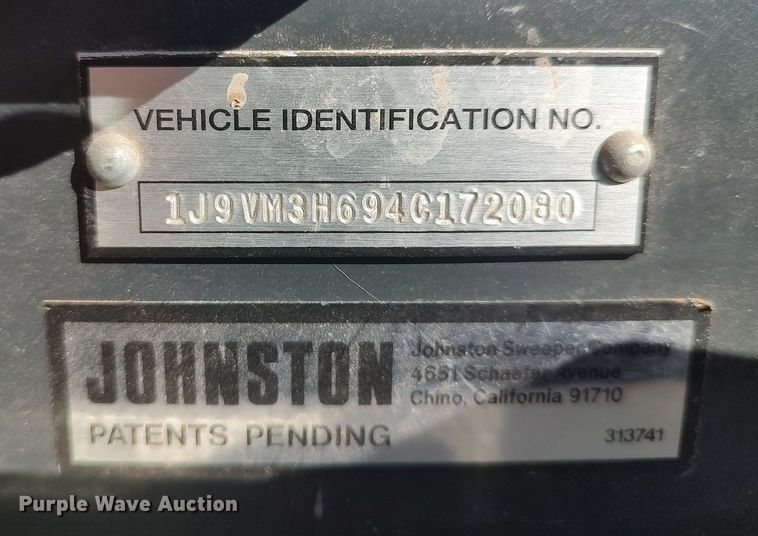 image for item DO3754 2004 Johnston 3000  street sweeper truck