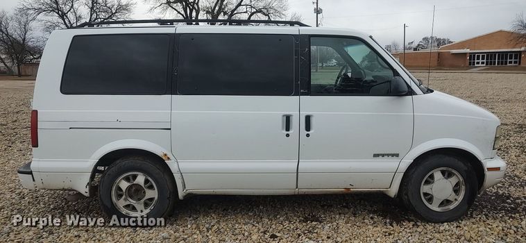 image for item DO3798 2000 GMC Safari  van
