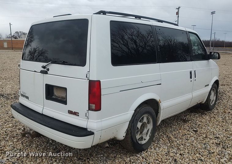 image for item DO3798 2000 GMC Safari  van