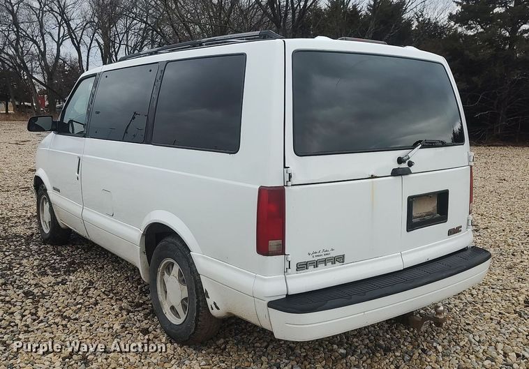 image for item DO3798 2000 GMC Safari  van