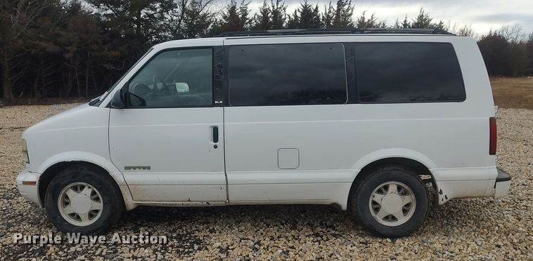 image for item DO3798 2000 GMC Safari  van