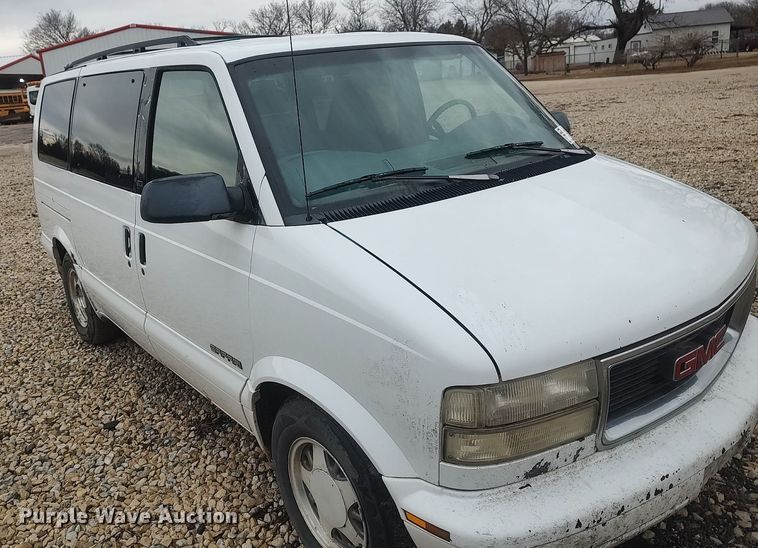 image for item DO3798 2000 GMC Safari  van