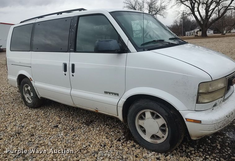 image for item DO3798 2000 GMC Safari  van