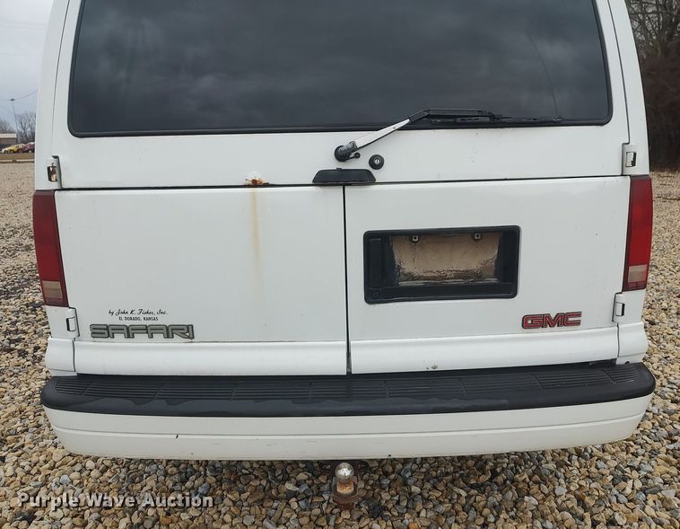 image for item DO3798 2000 GMC Safari  van