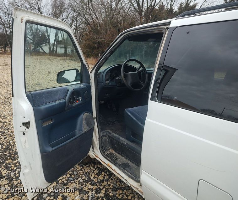 image for item DO3798 2000 GMC Safari  van