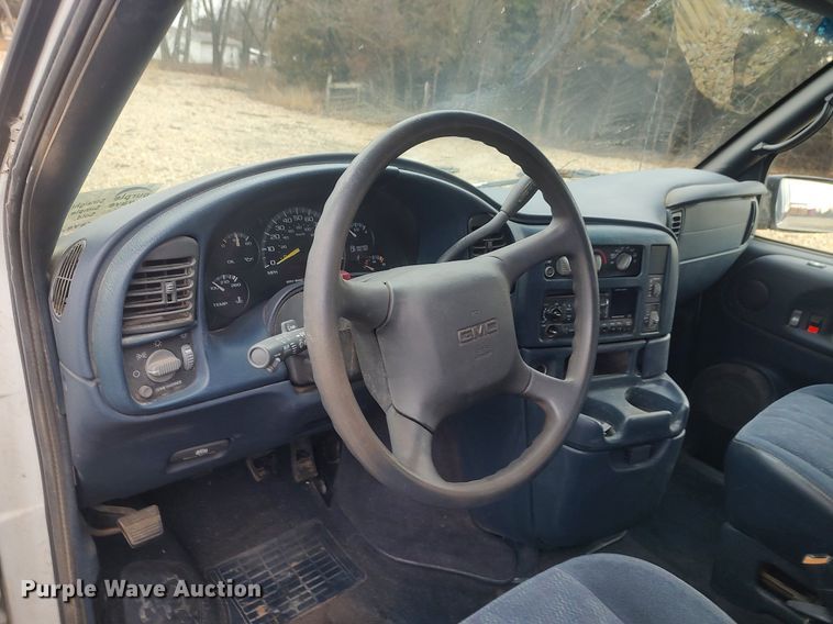 image for item DO3798 2000 GMC Safari  van