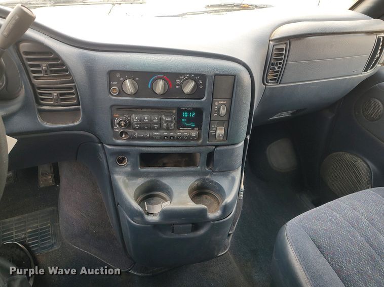 image for item DO3798 2000 GMC Safari  van