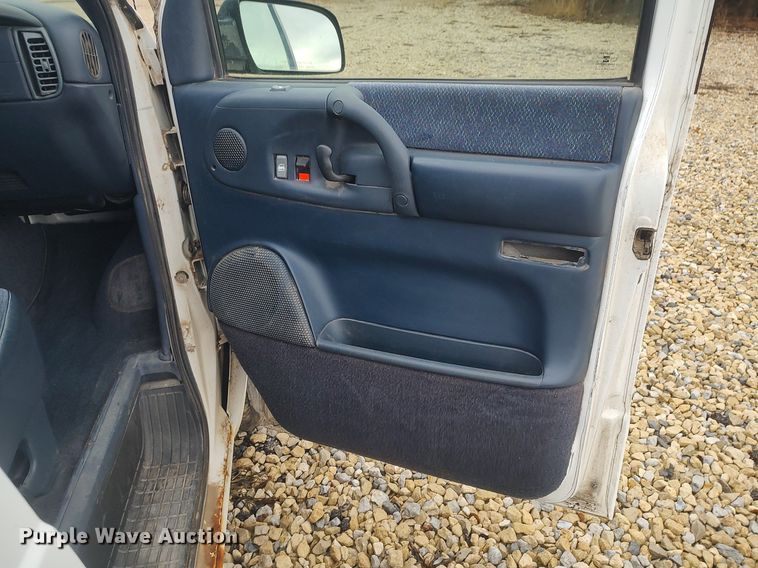 image for item DO3798 2000 GMC Safari  van