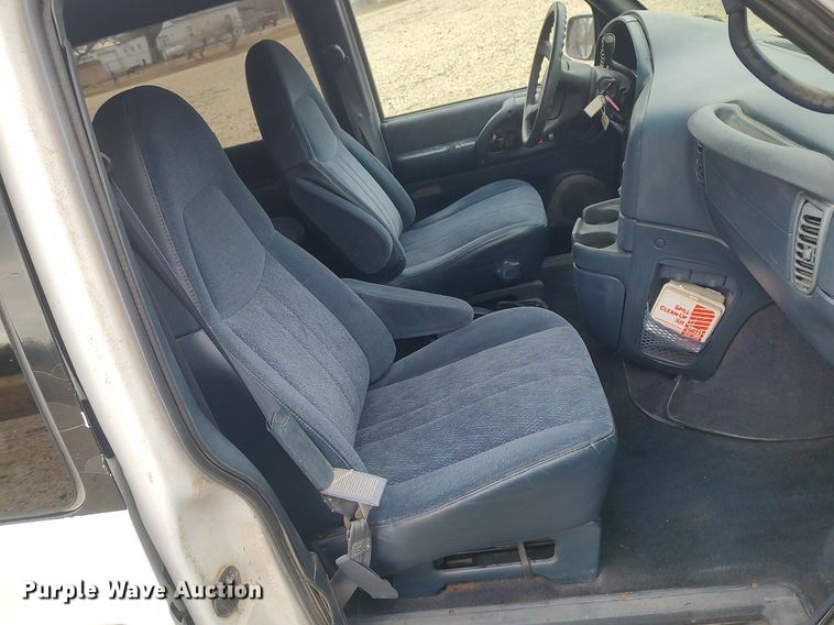 image for item DO3798 2000 GMC Safari  van