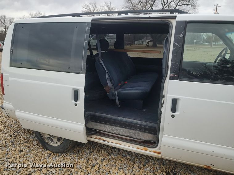 image for item DO3798 2000 GMC Safari  van