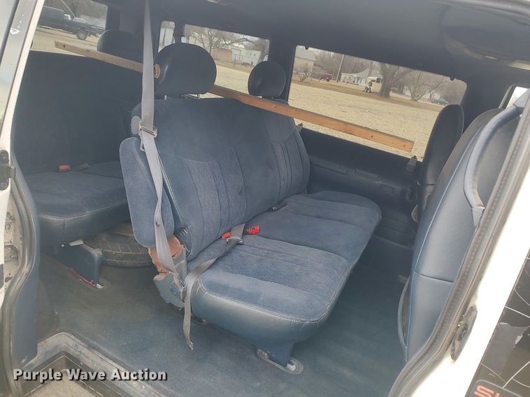 image for item DO3798 2000 GMC Safari  van