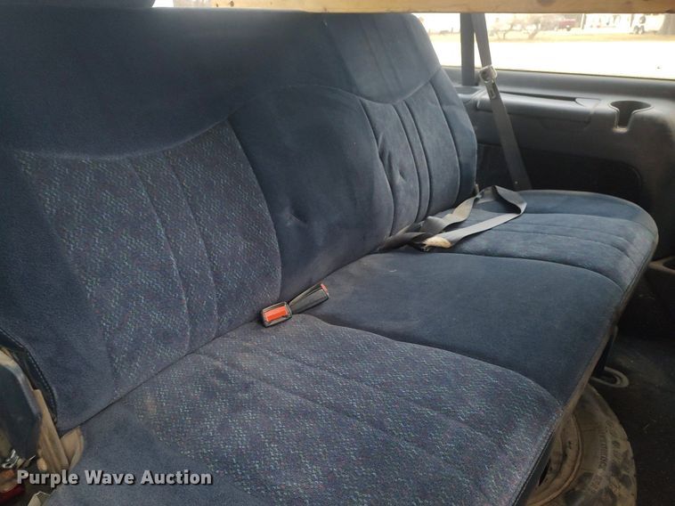 image for item DO3798 2000 GMC Safari  van