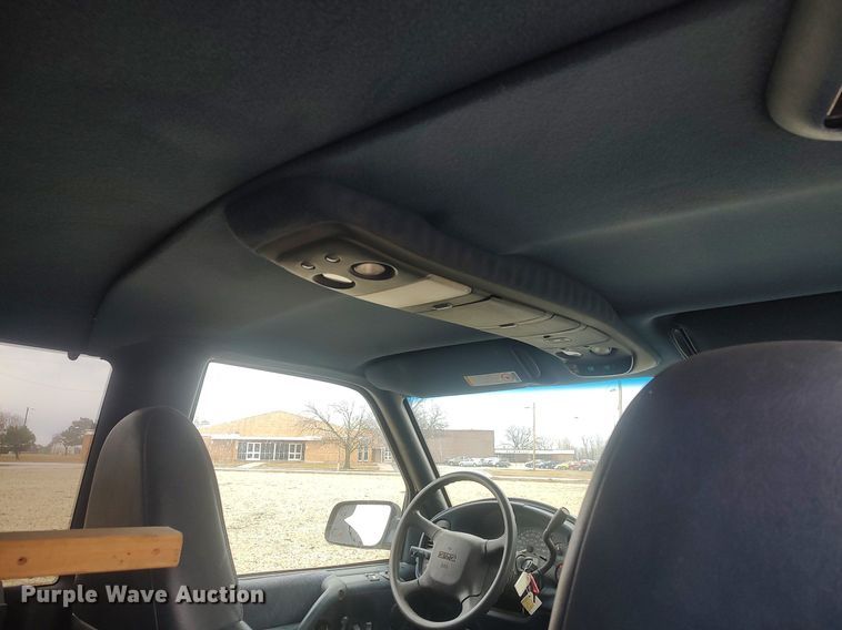image for item DO3798 2000 GMC Safari  van