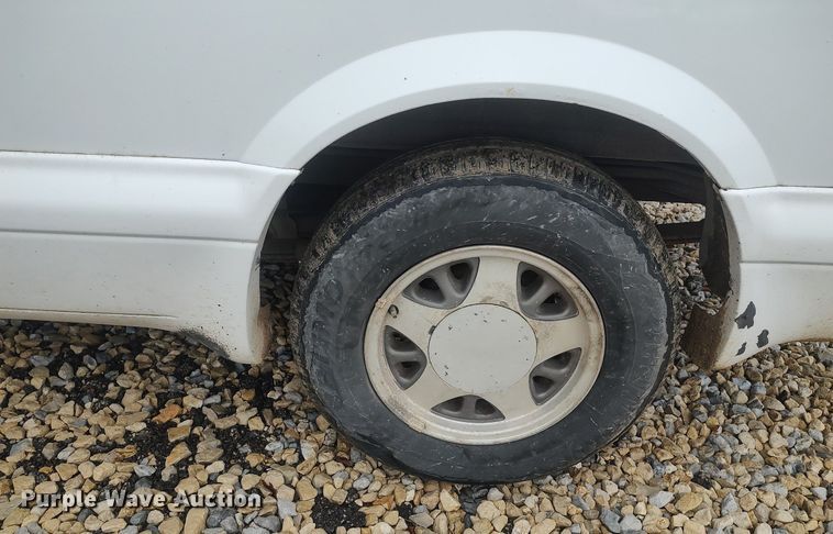 image for item DO3798 2000 GMC Safari  van
