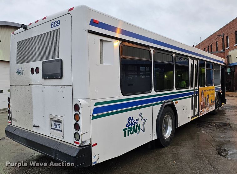 image for item DO4210 2006 Gillig G29B102N4  transit bus