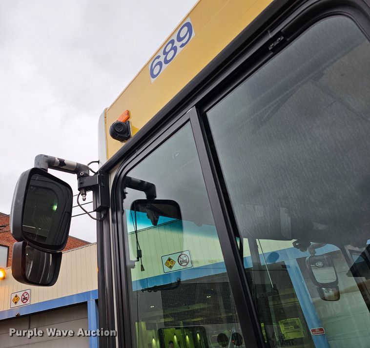 image for item DO4210 2006 Gillig G29B102N4  transit bus