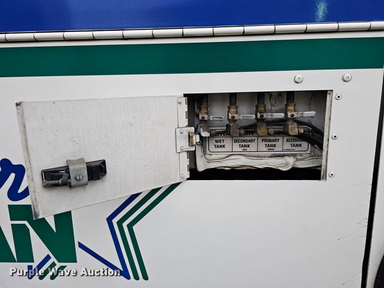 image for item DO4210 2006 Gillig G29B102N4  transit bus