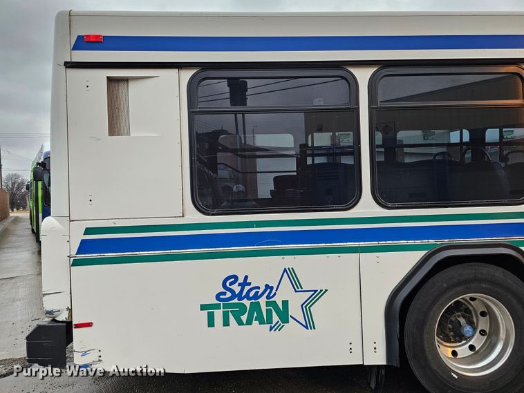 image for item DO4210 2006 Gillig G29B102N4  transit bus