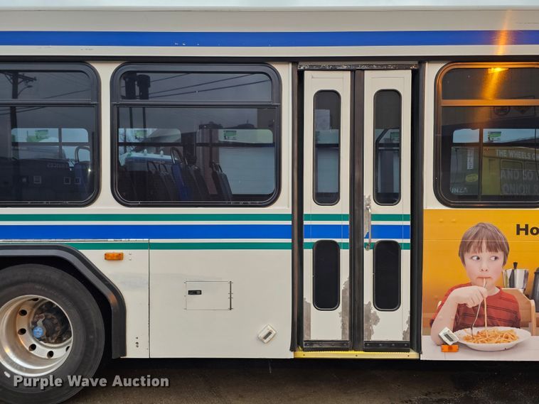 image for item DO4210 2006 Gillig G29B102N4  transit bus